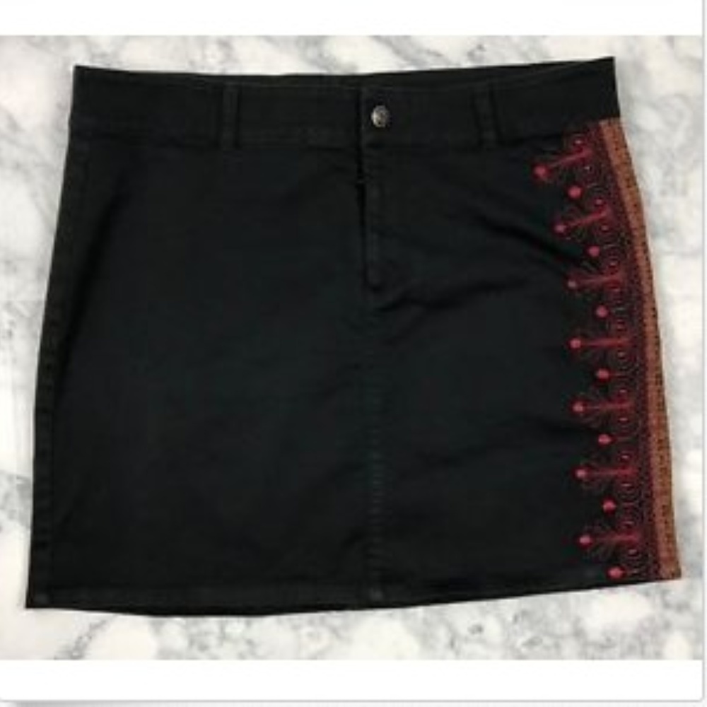 Friends Jeans Black Mini Skirt Embroidered